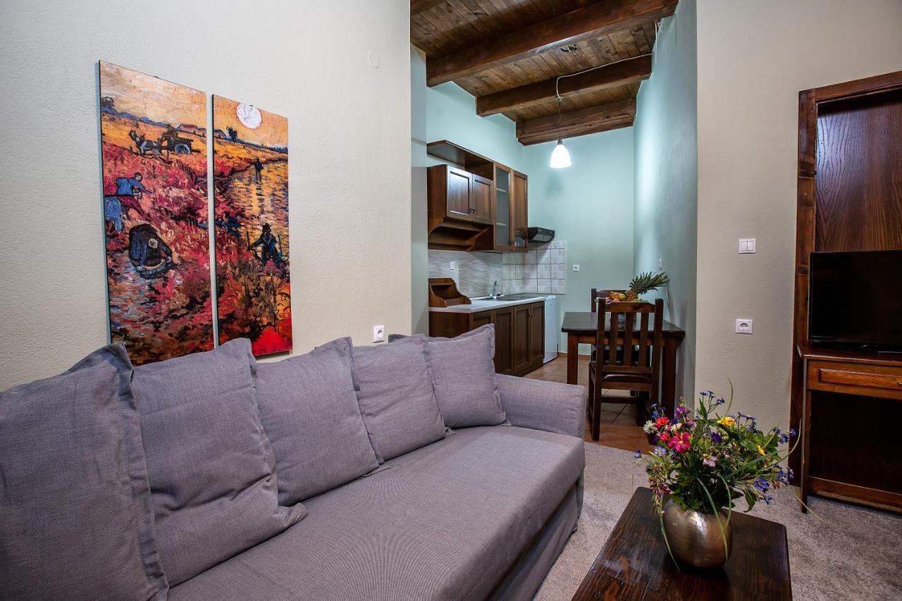 La Noi Guesthouse Samarina Bagian luar foto