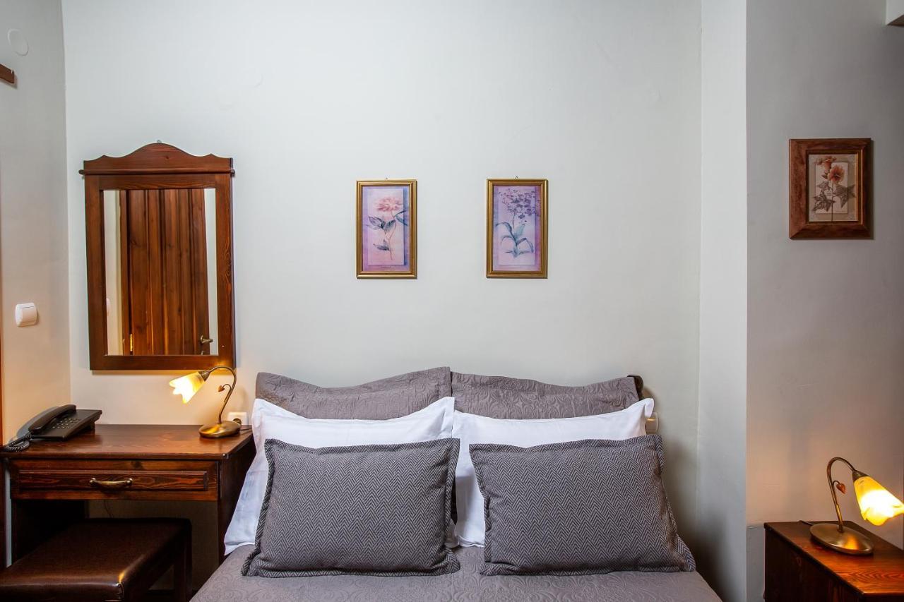La Noi Guesthouse Samarina Bagian luar foto